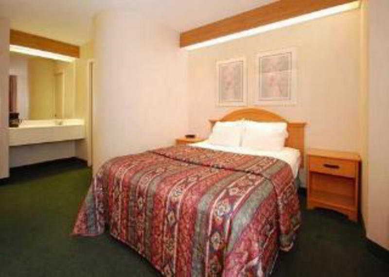 Sleep Inn & Suites Omaha Airport Room photo